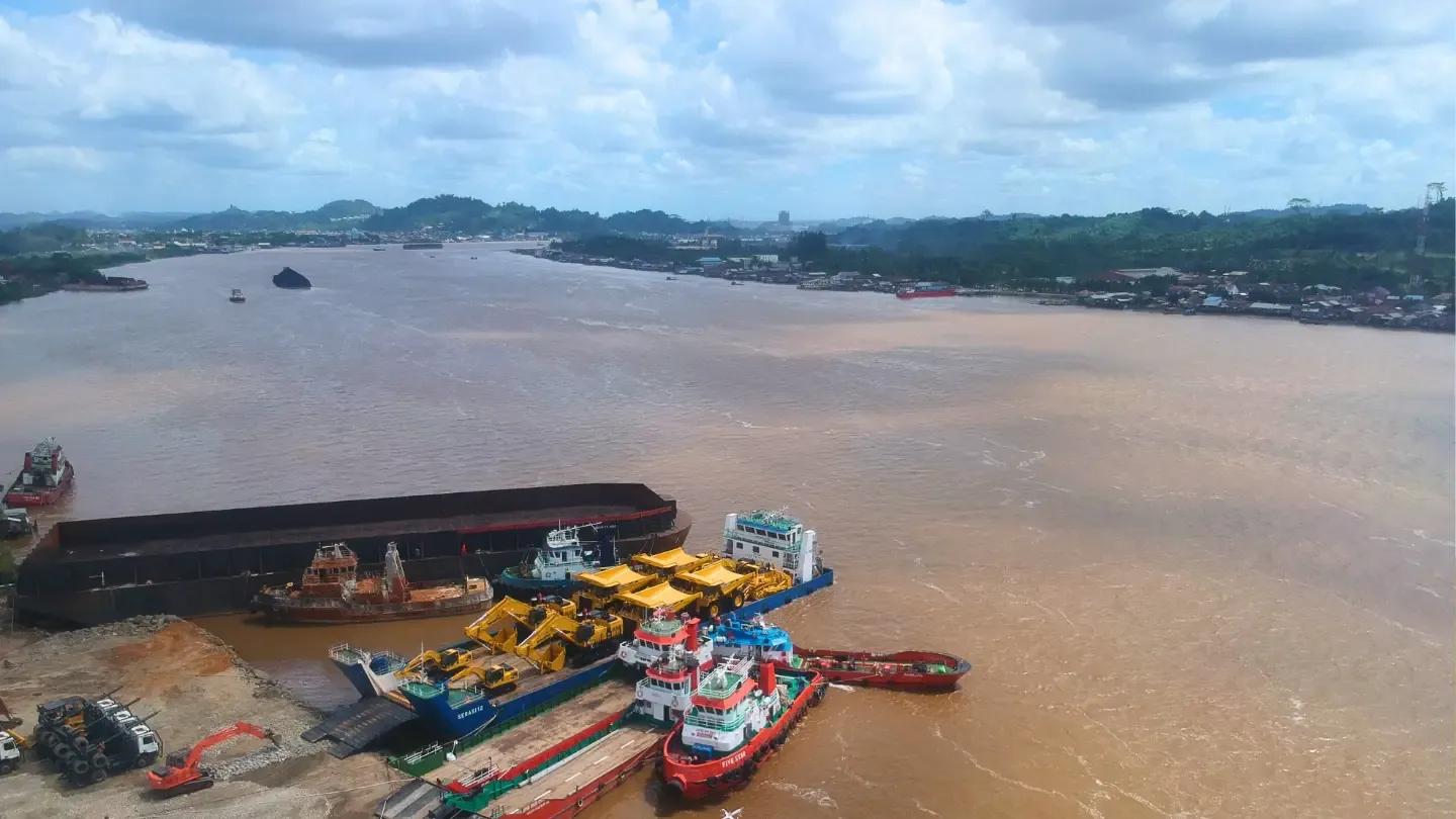Mengenal Kapal LCT: Pengangkut Alat Berat Jalur Laut